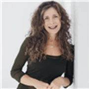 Dr Elysa Roberts